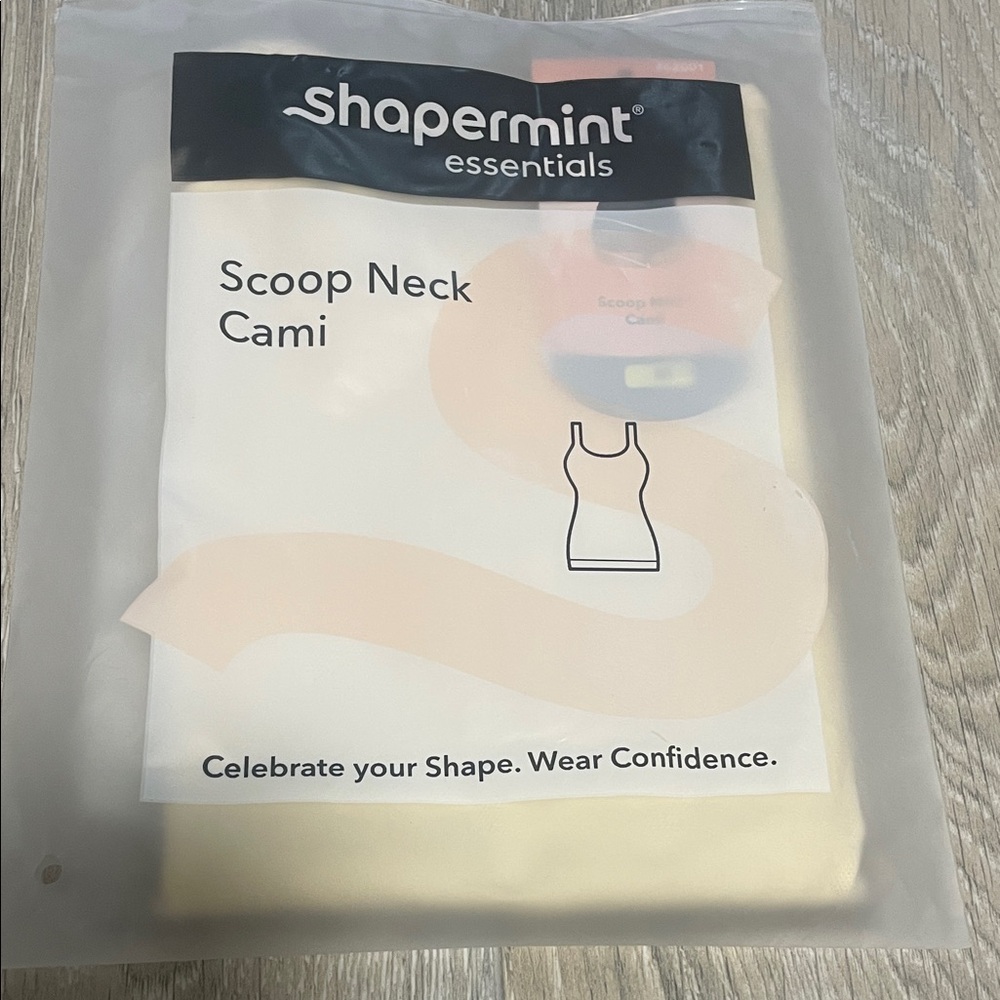 NWT Shapermint Cream Scoop Neck Cami